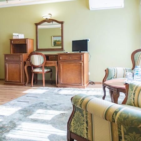 Hotel "Dworek Lesniczowka" Wodzisław Śląski 외부 사진