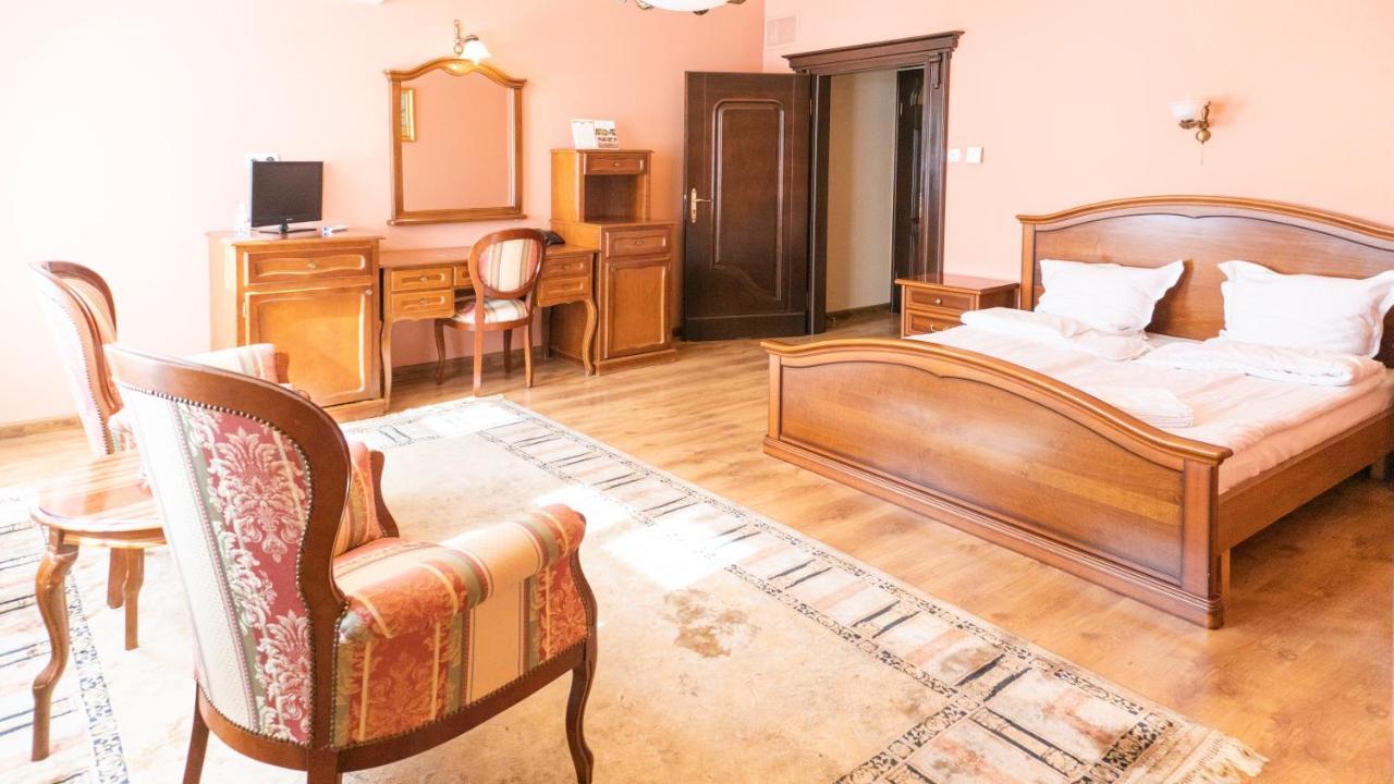 Hotel "Dworek Lesniczowka" Wodzisław Śląski 외부 사진