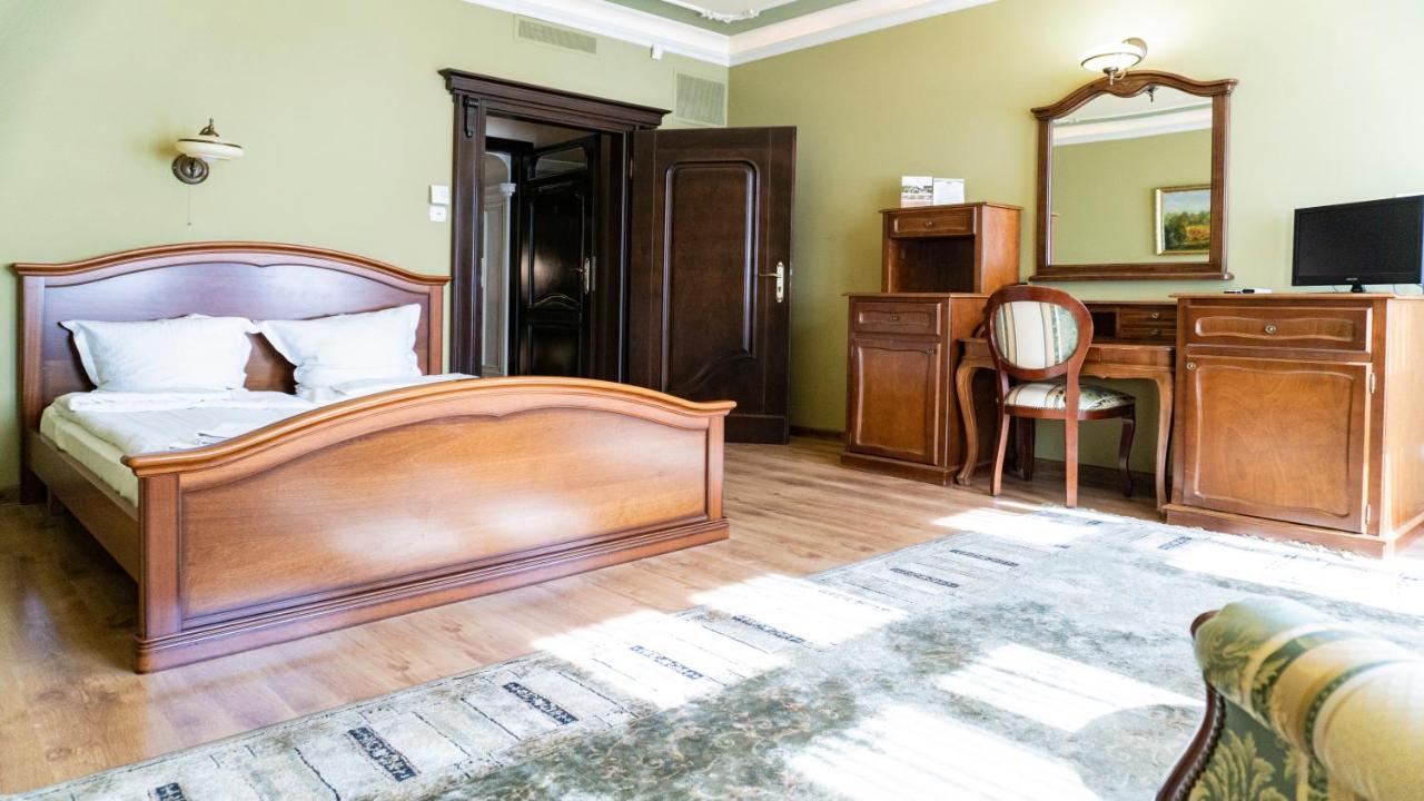 Hotel "Dworek Lesniczowka" Wodzisław Śląski 외부 사진