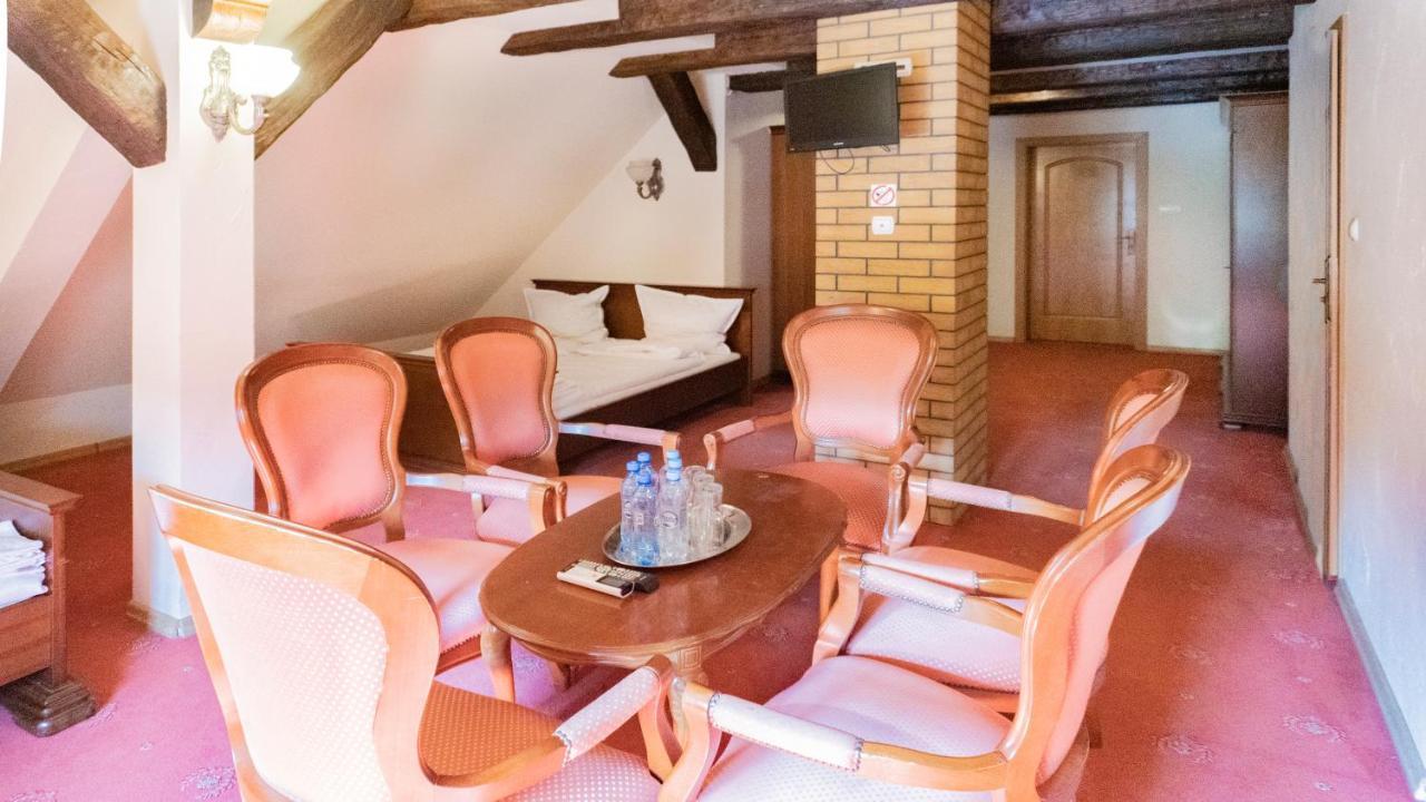 Hotel "Dworek Lesniczowka" Wodzisław Śląski 외부 사진