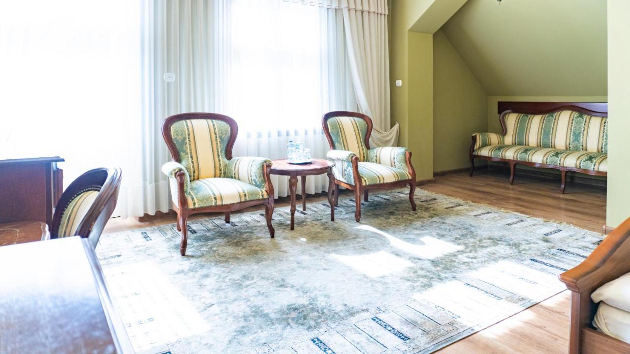 Hotel "Dworek Lesniczowka" Wodzisław Śląski 외부 사진