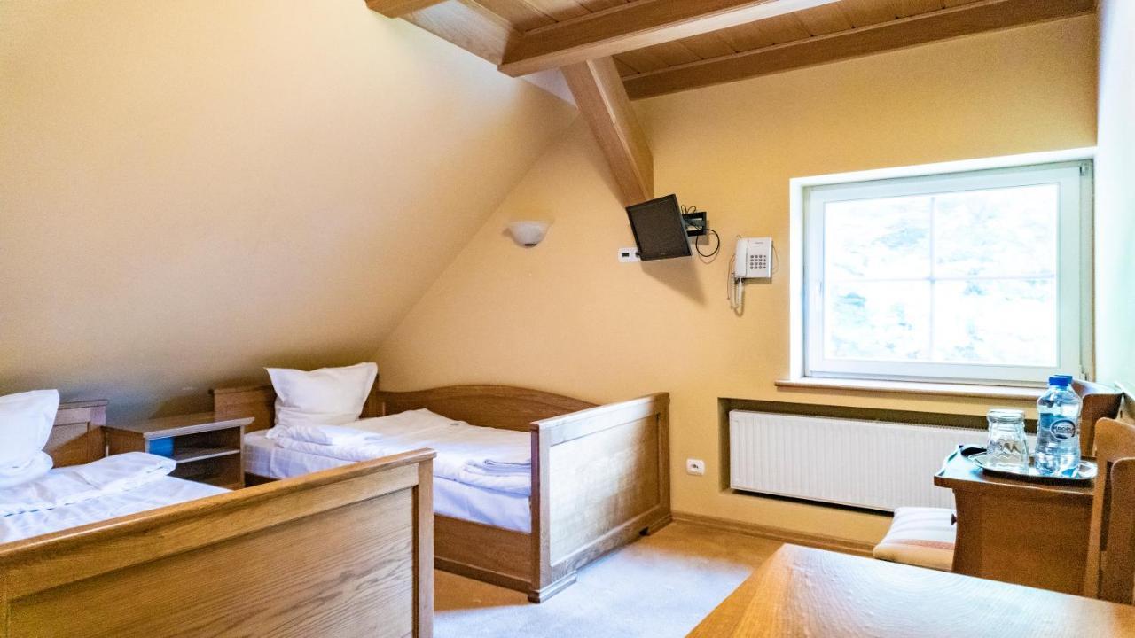 Hotel "Dworek Lesniczowka" Wodzisław Śląski 외부 사진