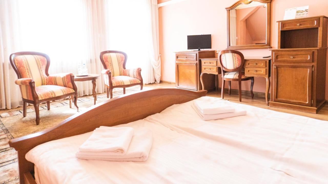 Hotel "Dworek Lesniczowka" Wodzisław Śląski 외부 사진