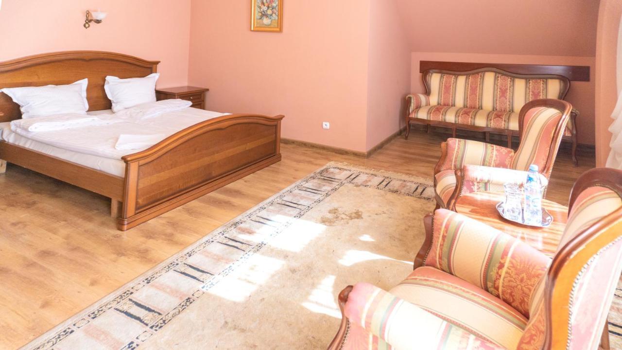 Hotel "Dworek Lesniczowka" Wodzisław Śląski 외부 사진